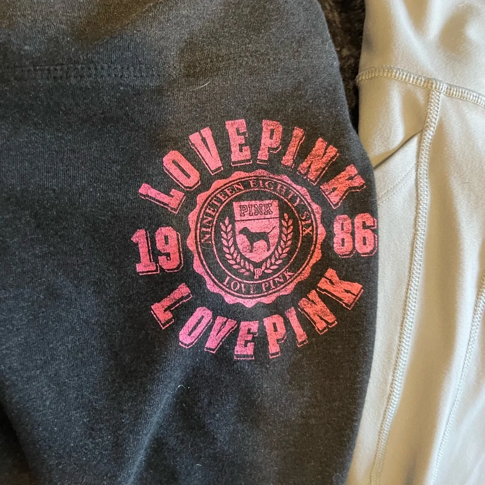 (3) EUC BUNDLE PINK VS LEGGINGS AND SHIRT SIZE L - Picture 4 of 9